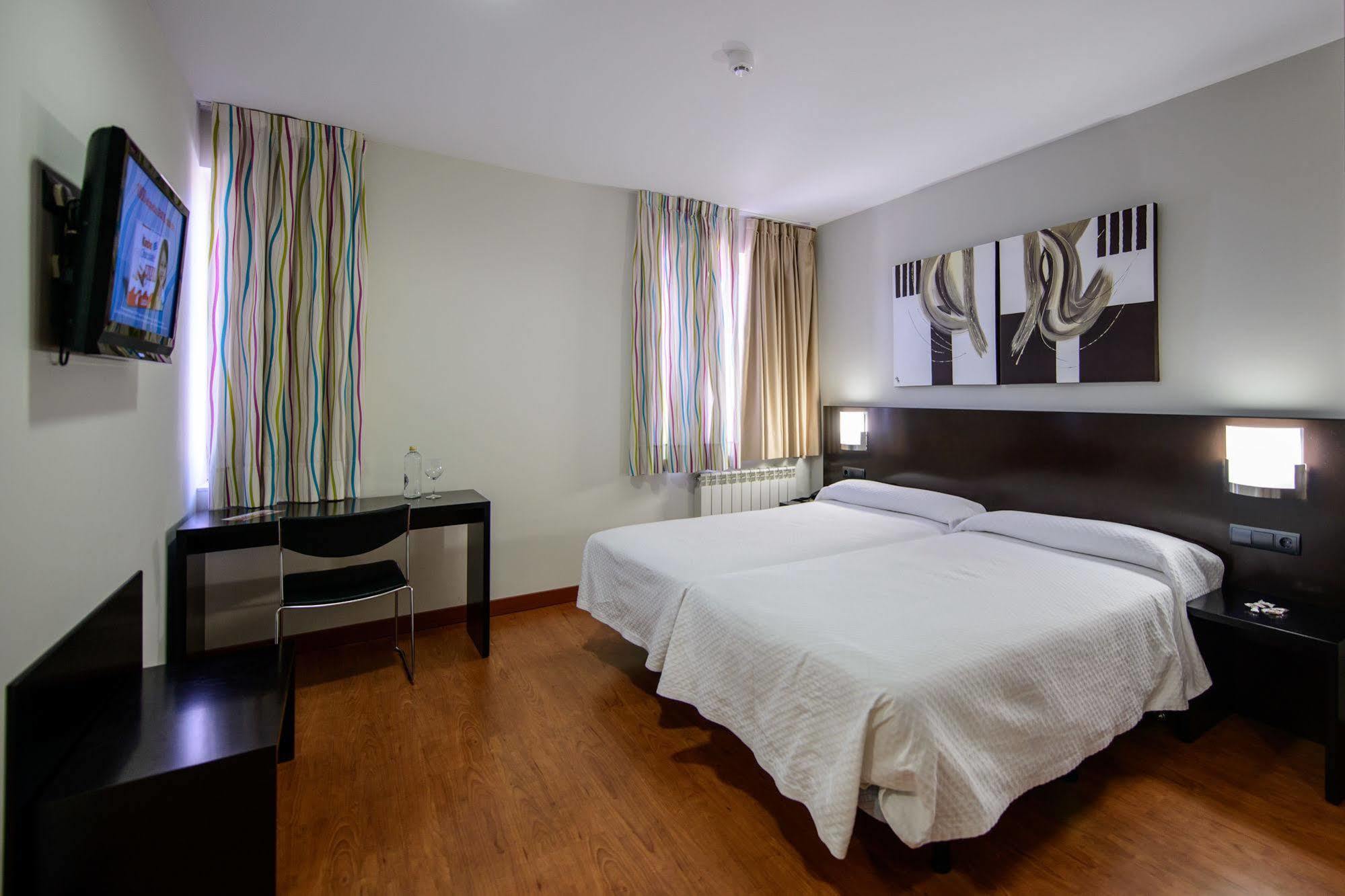Hotel El Paso Honroso Hospital de Órbigo エクステリア 写真